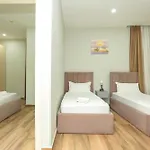 Julius Hotel *