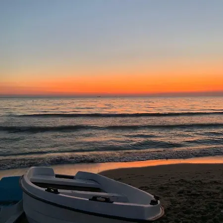 Julius Hotel Golem (Tirana)