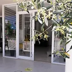 Julius Hotel *