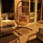Julius Hotel *