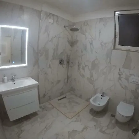 Julius Hotel Golem (Tirana)