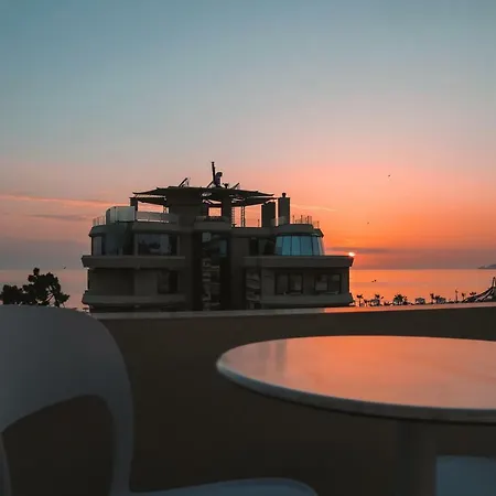 Julius Hotel Golem (Tirana)