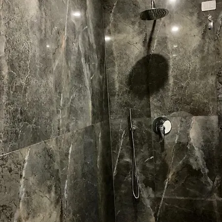 Julius Hotel Golem (Tirana)