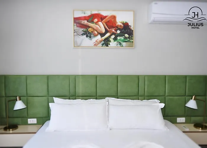 Julius Hotel Golem (Tirana)